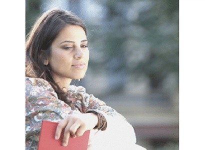 Symbolbild: Porträt nachdenkliche junge Frau, © Canva.com