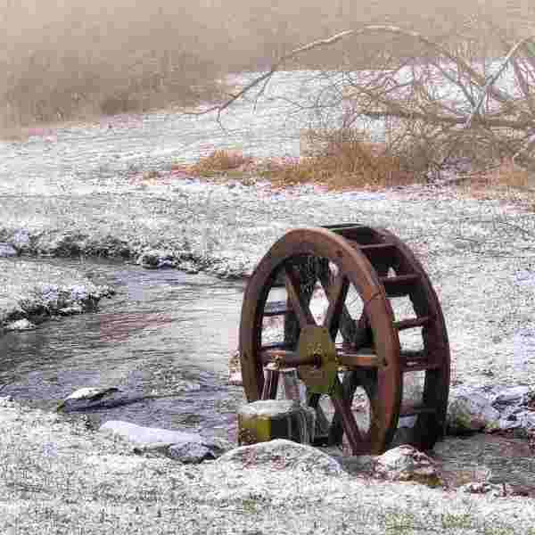 Mühlrad als Symbol für ewig laufende Prozesse, Bild von Peter-Bauer, Pixabay