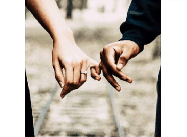 Bild: Händchenhalten – Paarcoaching, © Canva.com