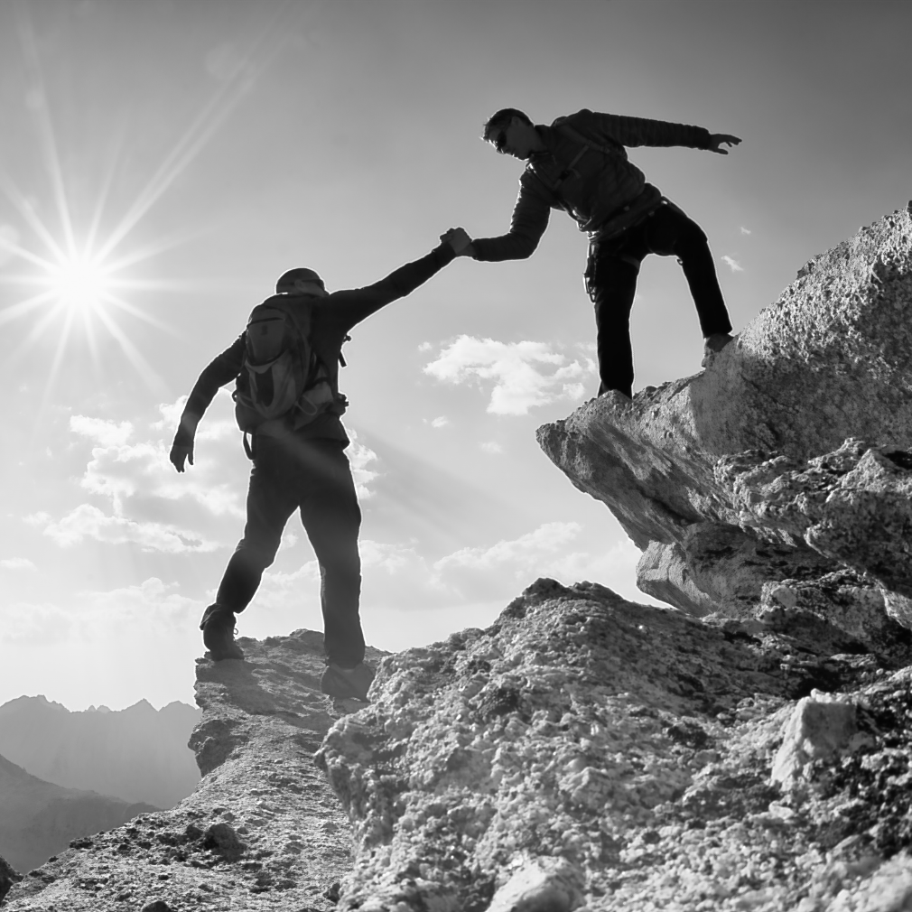 Partner beim Bergsteigen symbolisch für: Beziehungsprobleme