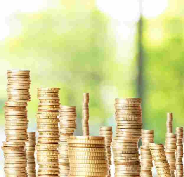 Münzstapel – symbolisch für immer höhere Ziele, bild von asiromero, freepick
